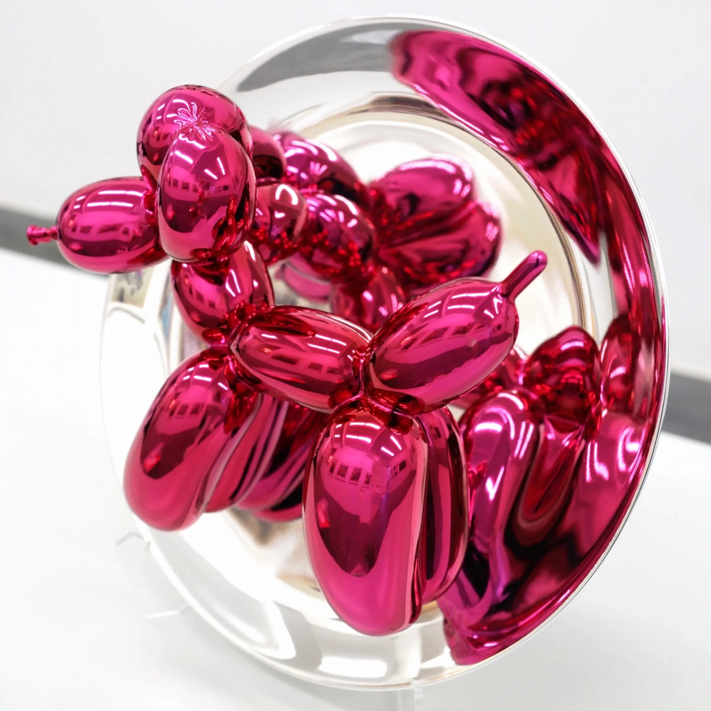 Jeff Koons – Balloon Dog (Magenta)